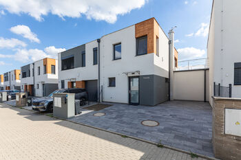 Pronájem domu 107 m², Praha 9 - Hostavice