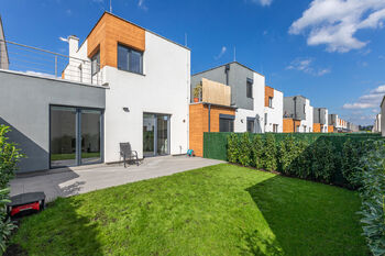 Pronájem domu 107 m², Praha 9 - Hostavice
