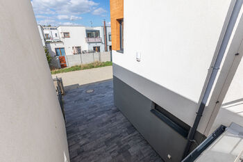 Pronájem domu 107 m², Praha 9 - Hostavice
