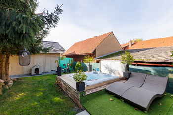 Prodej nájemního domu 378 m², Oleška