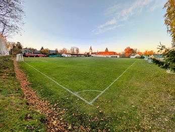 obec - hřiště ... - Prodej pozemku 3598 m², Jiřice
