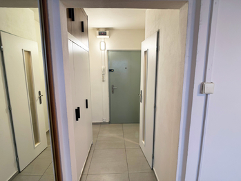 Pronájem bytu 1+kk v osobním vlastnictví 30 m², Praha 9 - Prosek