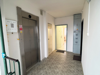 Pronájem bytu 1+kk v osobním vlastnictví 30 m², Praha 9 - Prosek