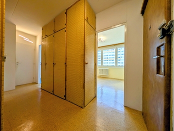 po vstupu k ložnicím ... - Prodej bytu 3+1 v osobním vlastnictví 71 m², Praha 4 - Lhotka