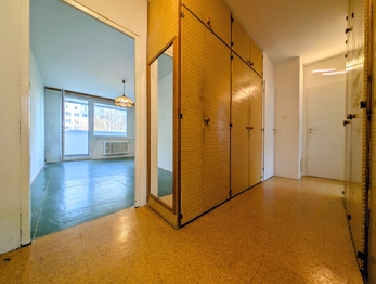 po vstupu do denního pokoje ... - Prodej bytu 3+1 v osobním vlastnictví 71 m², Praha 4 - Lhotka