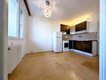 kuchyně s jídelnou ... - Prodej bytu 3+1 v osobním vlastnictví 71 m², Praha 4 - Lhotka