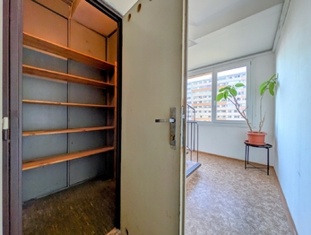 sklep na patře u bytu ... - Prodej bytu 3+1 v osobním vlastnictví 71 m², Praha 4 - Lhotka