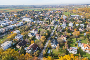 Prodej pozemku 723 m², Praha 9 - Újezd nad Lesy