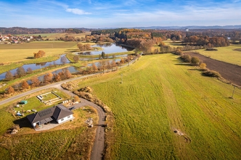 Prodej pozemku 1824 m², Hajany