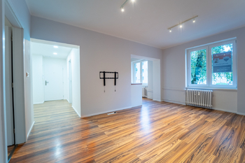 Obývací pokoj a vstupní prostor bytu - Pronájem bytu 2+1 v osobním vlastnictví 54 m², Kolín 