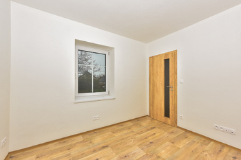 Pokoj č. 1 v přízemí - Pronájem domu 130 m², Zruč-Senec