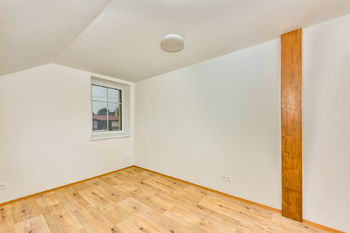 Pokoj č. 2 v patře - Pronájem domu 130 m², Zruč-Senec