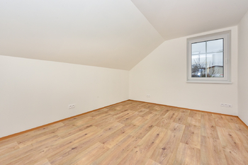 Pokoj č. 2 v patře - Pronájem domu 130 m², Zruč-Senec