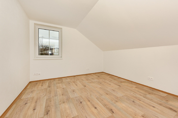 Pokoj č. 3 v patře - Pronájem domu 130 m², Zruč-Senec