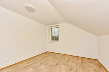 Pokoj č. 3 v patře - Pronájem domu 130 m², Zruč-Senec