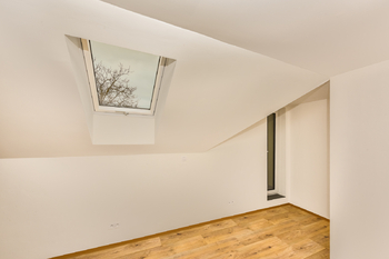 Pokoj č. 4 v patře - Pronájem domu 130 m², Zruč-Senec