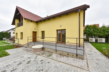 Pohled na dům - Pronájem domu 130 m², Zruč-Senec