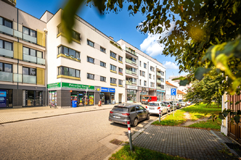 hlavní vstup - Husova ul. - Pronájem bytu 3+kk v osobním vlastnictví 82 m², České Budějovice