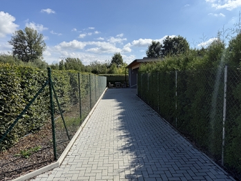 příjezd k technické budově - Prodej domu 135 m², Ostrava