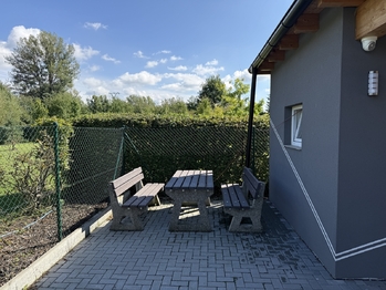 posezení za technickou budovou - Prodej domu 135 m², Ostrava