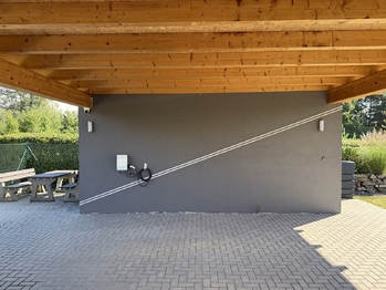 nabíjecí stanice u technické budovy - Prodej domu 135 m², Ostrava