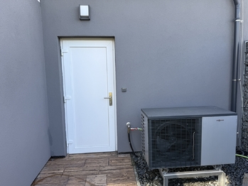 vchod ze zahrady do garáže - Prodej domu 135 m², Ostrava