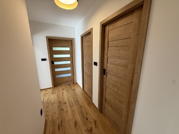 chodba v 1.NP - Prodej domu 135 m², Ostrava