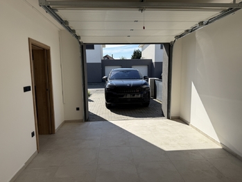 Vstup do domu z garáže - Prodej domu 135 m², Ostrava