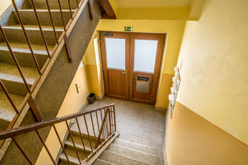 Schodiště - Prodej bytu 2+1 v osobním vlastnictví 53 m², Děčín