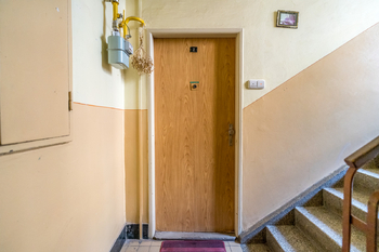 Vstupní dveře do bytu - Prodej bytu 2+1 v osobním vlastnictví 53 m², Děčín