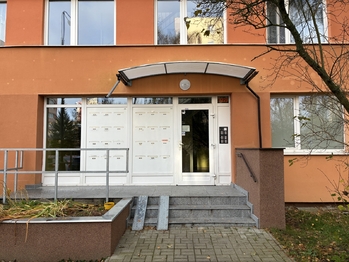 Vchod - Pronájem bytu 3+kk v osobním vlastnictví 70 m², Kladno