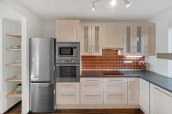 Prodej bytu 3+kk v osobním vlastnictví 70 m², Praha 8 - Troja