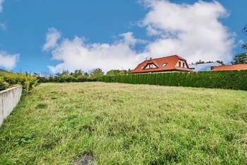 Prodej pozemku 1100 m², Ořech