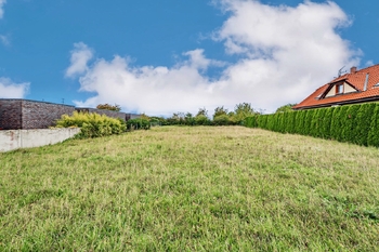 Prodej pozemku 1100 m², Ořech