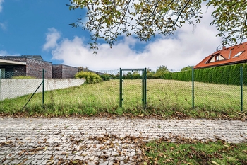Prodej pozemku 1100 m², Ořech