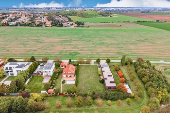 Prodej pozemku 1100 m², Ořech