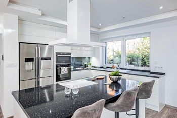 Prodej domu 221 m², Královice