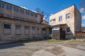 Zadní pohled - Prodej výrobních prostor 1817 m², Úpice