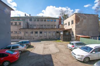 Zadní pohled - Prodej výrobních prostor 1817 m², Úpice