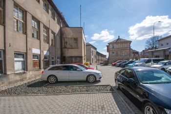 Parkoviště - Prodej výrobních prostor 1817 m², Úpice