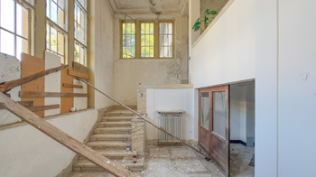 Druhý vchod do patra - Prodej výrobních prostor 1817 m², Úpice