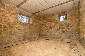 Spodní patro má okna - Prodej domu 140 m², Čtyřkoly