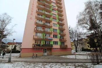 pohled na dům - Pronájem bytu 1+1 v osobním vlastnictví 47 m², České Budějovice 