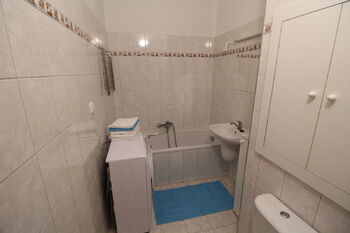 koupelna s toaletou - Pronájem bytu 1+1 v osobním vlastnictví 47 m², České Budějovice