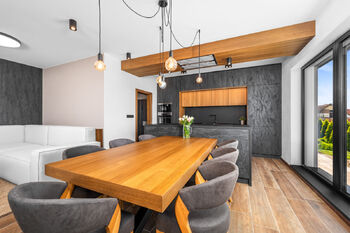 kuchyně s obývacím pokojem - Prodej domu 160 m², Mladošovice