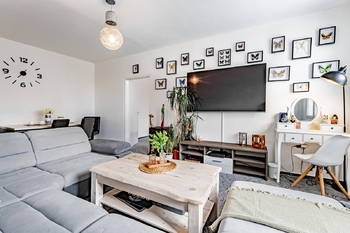 Obývací pokoj. - Prodej bytu 3+1 v družstevním vlastnictví 83 m², Jindřichův Hradec 