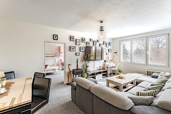 Obývací pokoj. - Prodej bytu 3+1 v družstevním vlastnictví 83 m², Jindřichův Hradec