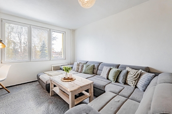 Obývací pokoj. - Prodej bytu 3+1 v družstevním vlastnictví 83 m², Jindřichův Hradec