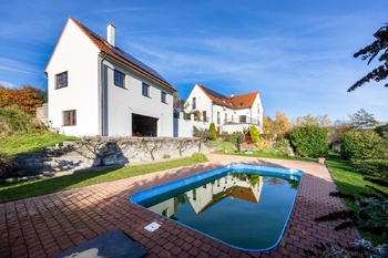 Prodej domu 300 m², Košátky