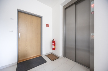 Výtah - Pronájem bytu 2+kk v osobním vlastnictví 60 m², Praha 9 - Hrdlořezy